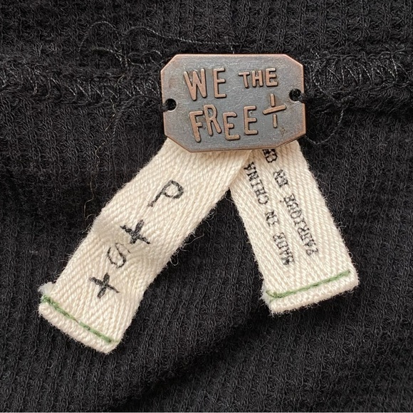 Free People We The Free Lightweight Ribbed Mock Neck Shark Bite Hem Top Small - Picture 6 of 9